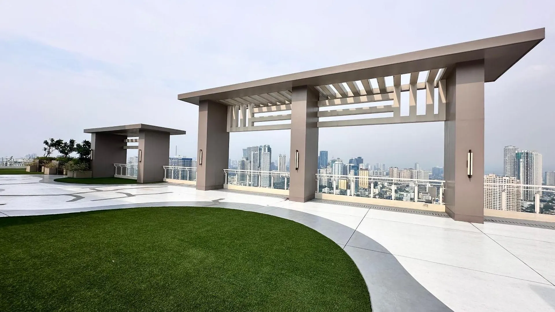 Blue Sky Viewing Apartment Manila